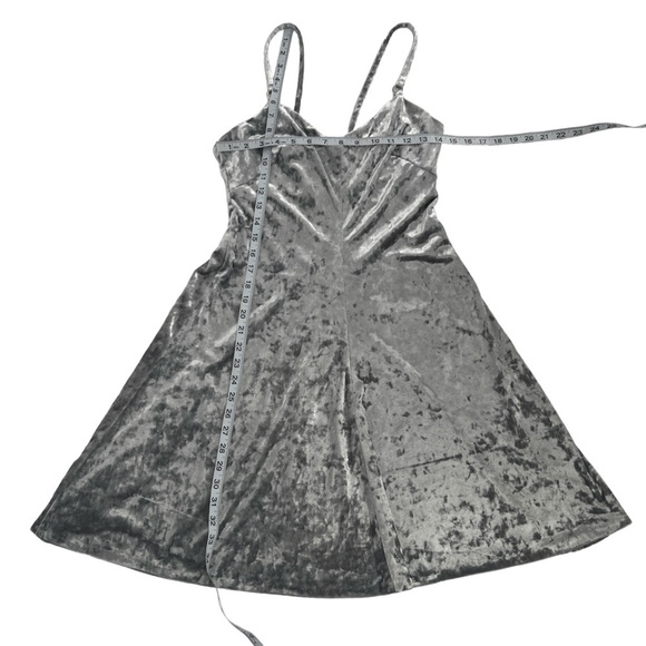 Calvin Klein Silver Velvet Mini V-Neck Skater Dress Size 8 Women’s - Picture 4 of 5
